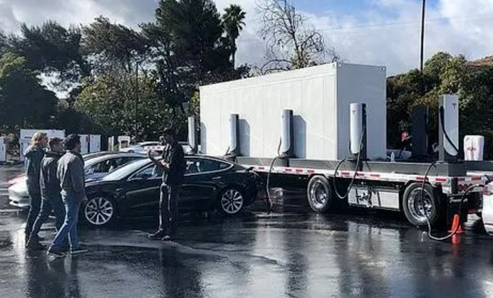 特斯拉又打破默守陳規(guī)！這次是預制混凝土部署充電樁！