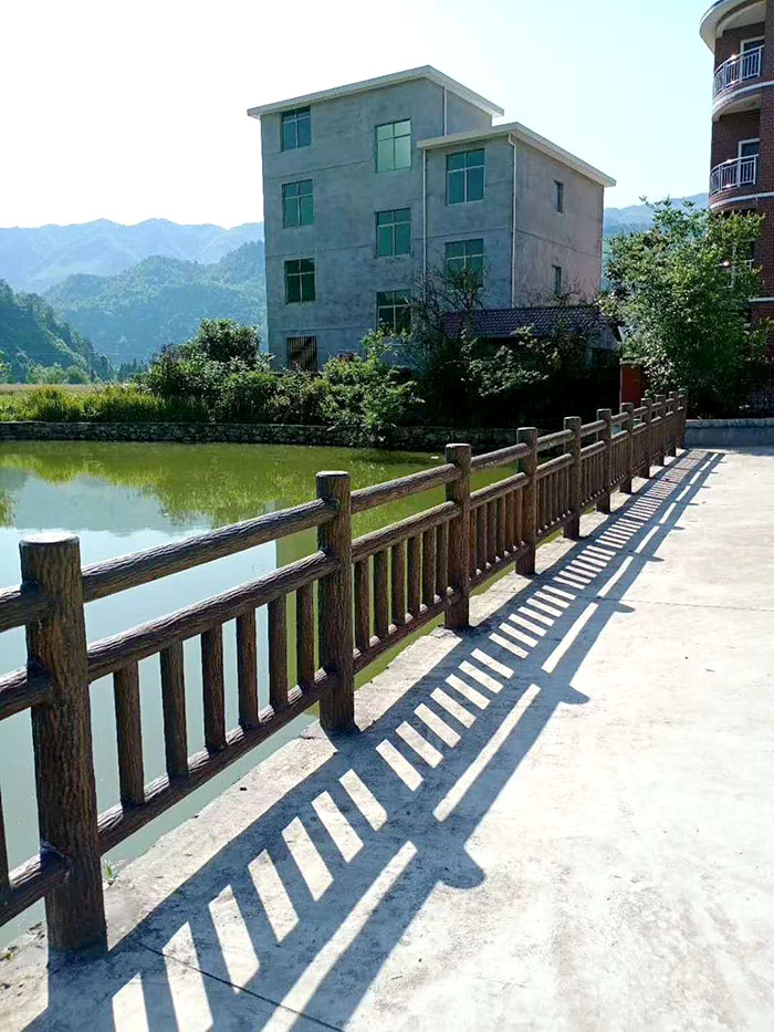 深圳地區(qū)仿木護(hù)欄-廣東華堅(jiān)水泥制品,專(zhuān)業(yè)仿木護(hù)欄生產(chǎn)廠家!